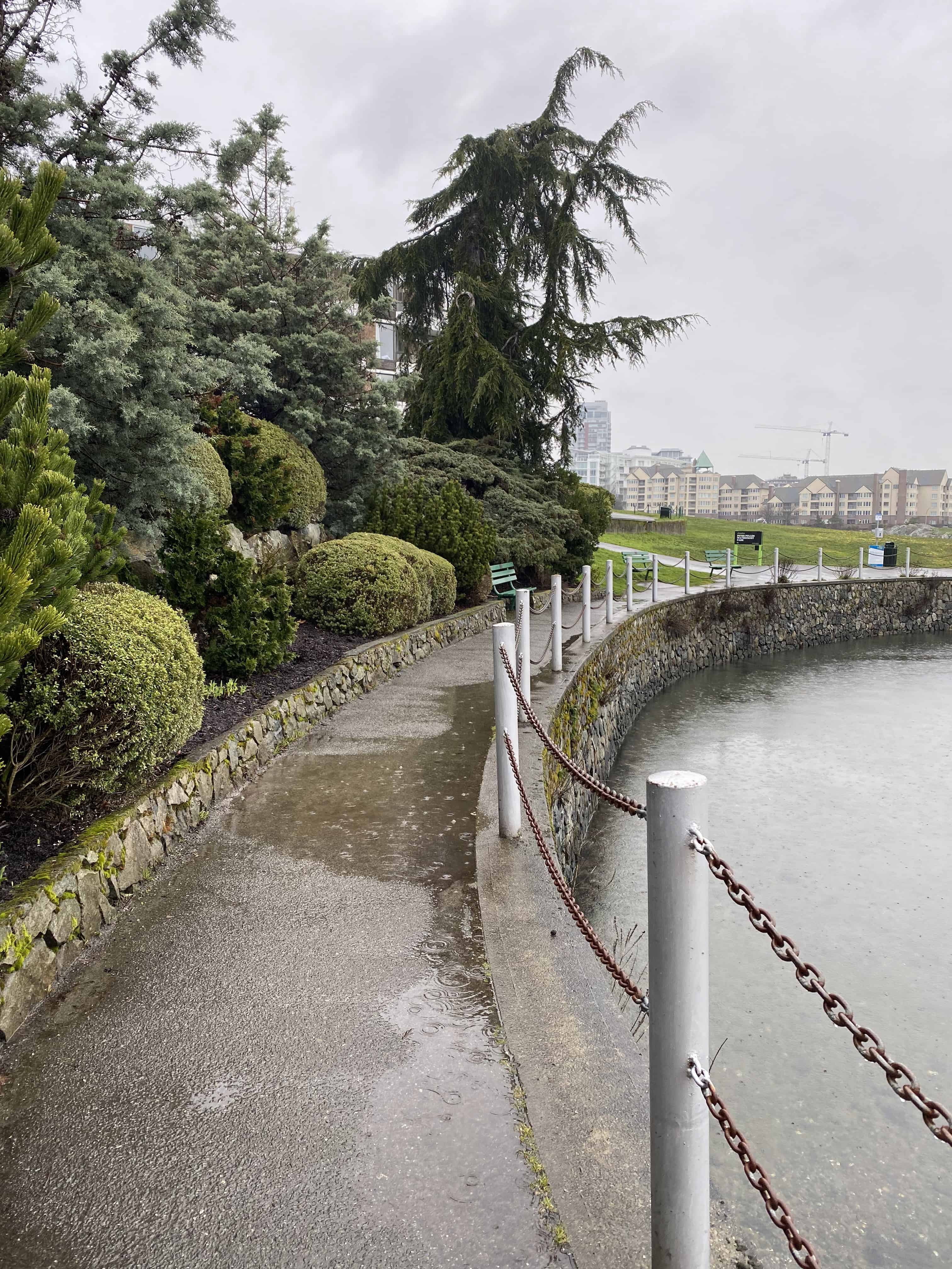 Winding path along the harbour