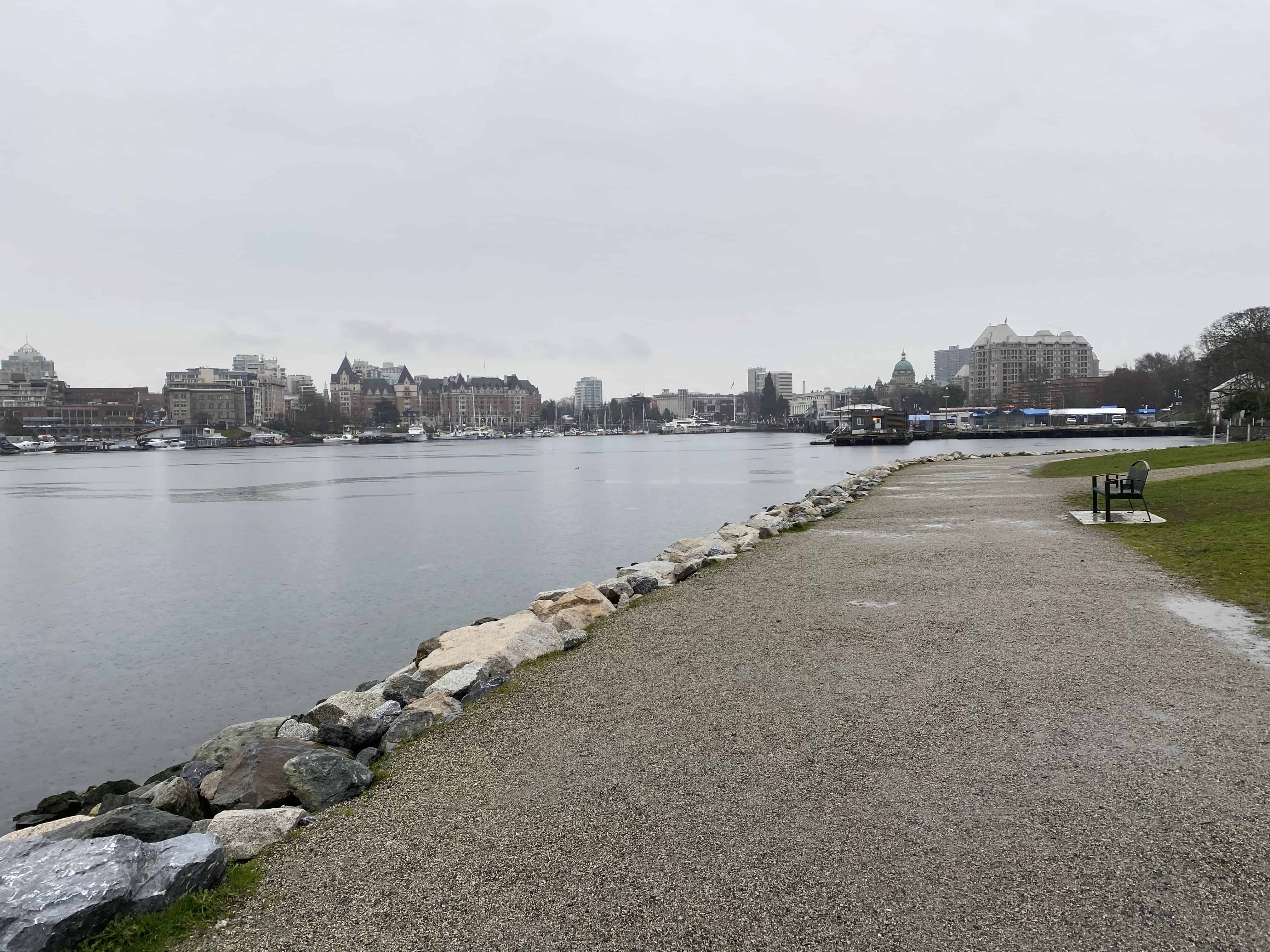 Gravelled pathway along the harbour