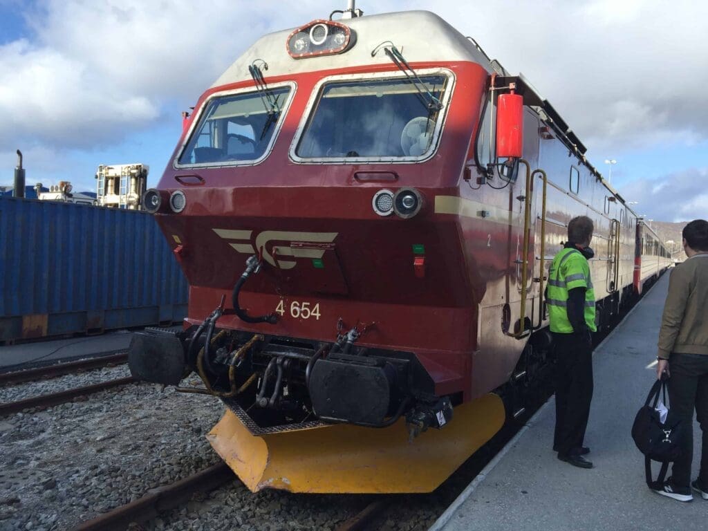 Train arriving in Bodo