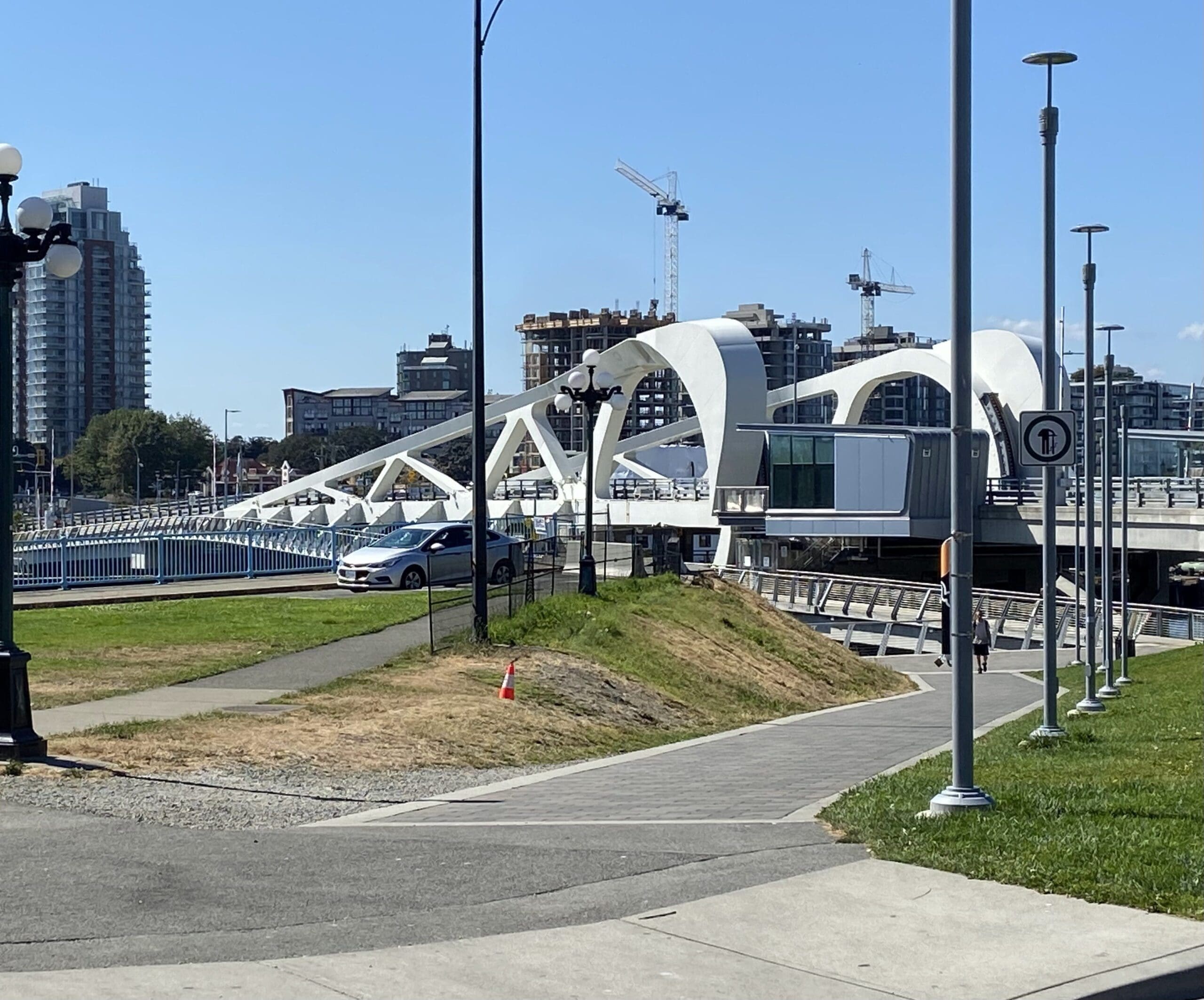 Pictures from different viewpoints of the north multi use (pedestrian/bicycles) side, south pedestrian only side, with the traffic central on the bridge..