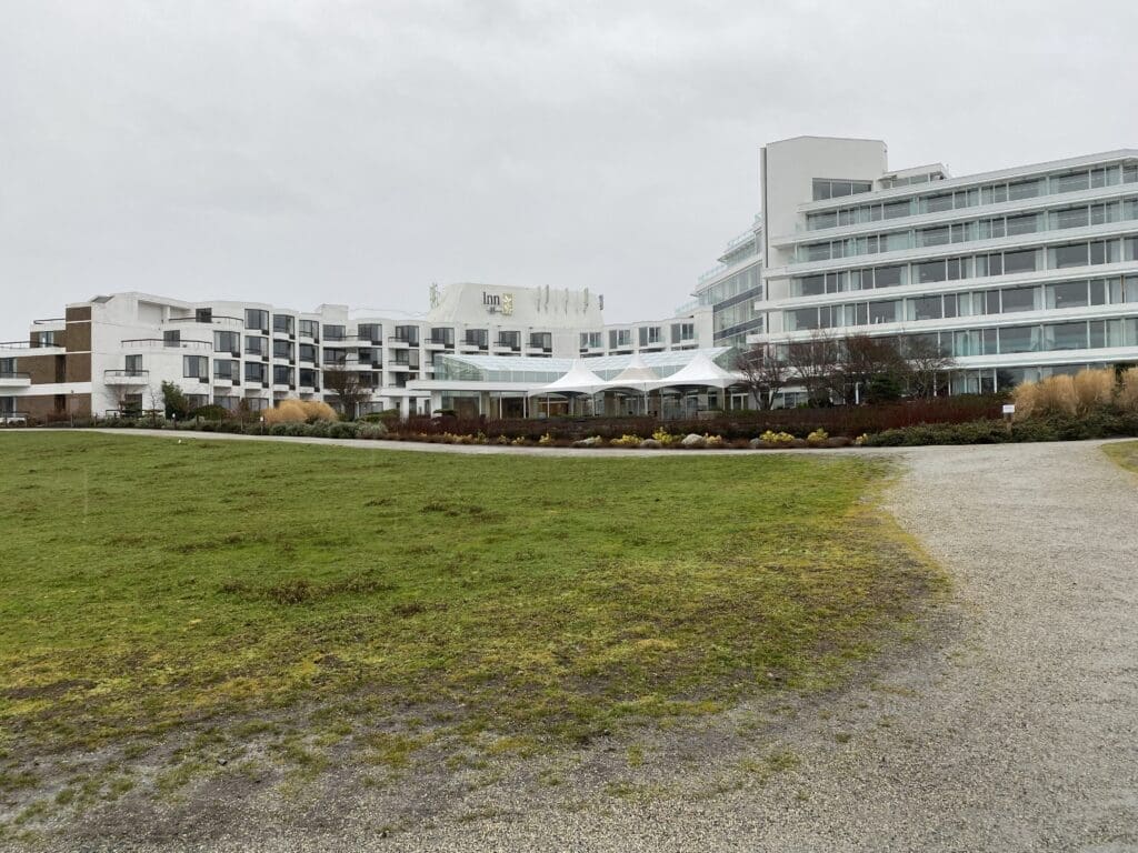 In at Laurel Point Inn, from the walking patch to the rear of the hotel.